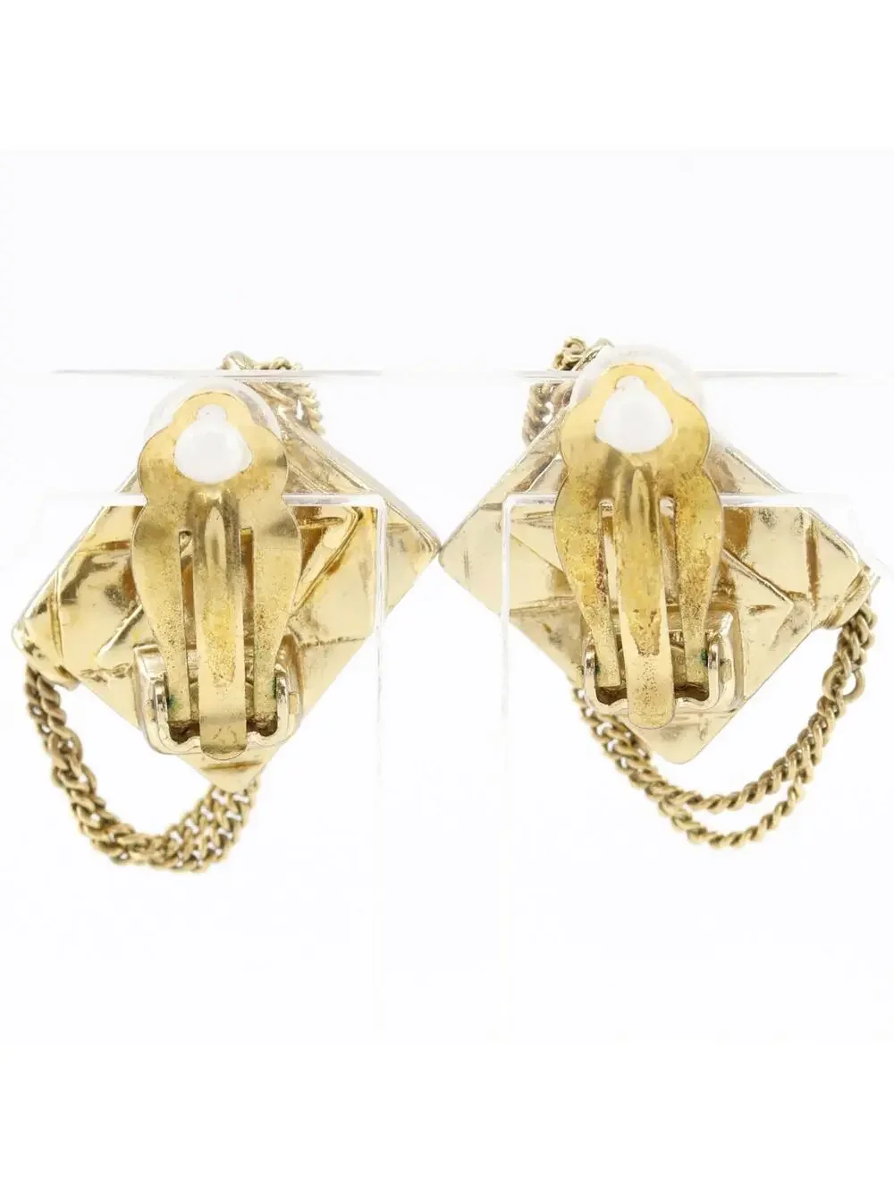 CHANEL elevate your